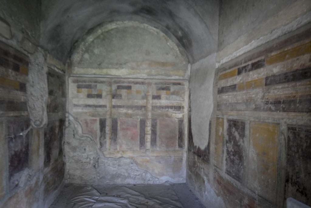 V.2.i Pompeii. May 2018. Room 20, looking south across bedroom or small dining room?