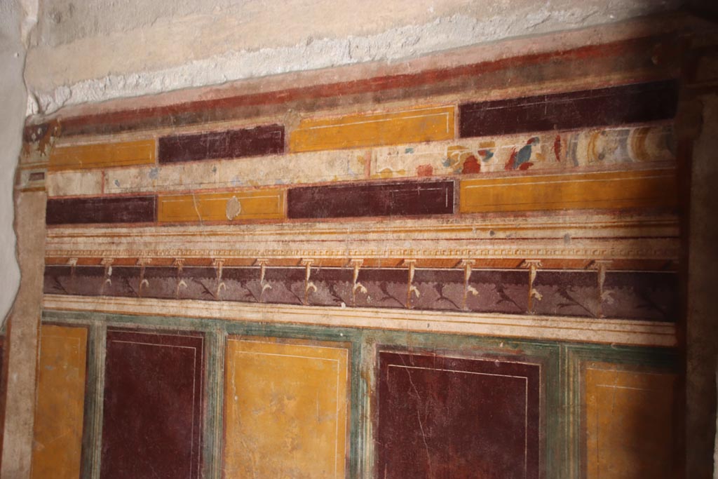 V.2.i Pompeii. October 2023. Room 20, upper west wall. Photo courtesy of Klaus Heese.
