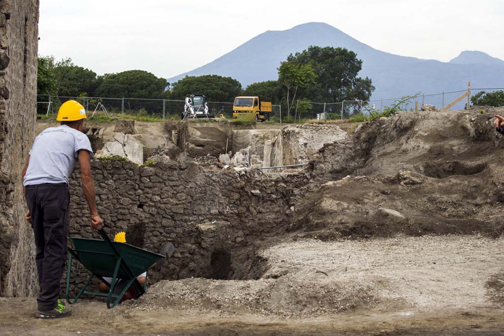 V.2.15 Pompeii. May 2018. Room A16 under excavation.
Photograph © Parco Archeologico di Pompei.
