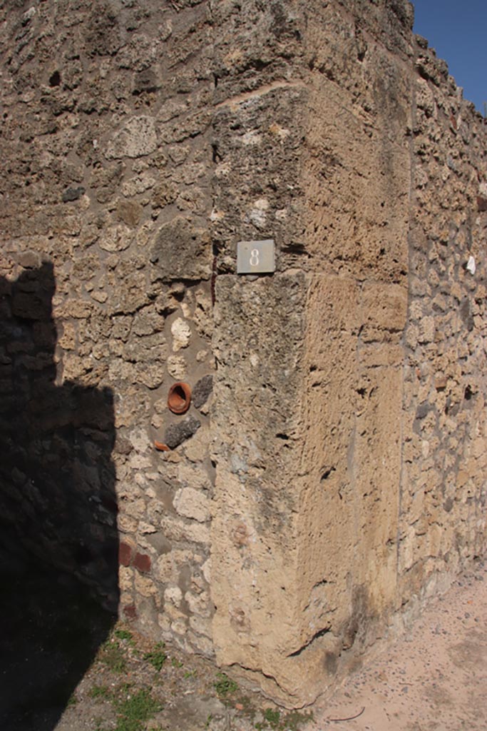 V.3.8 Pompeii. October 2023. 
East wall of entrance corridor, with hole for a door-lock. Photo courtesy of Klaus Heese.
