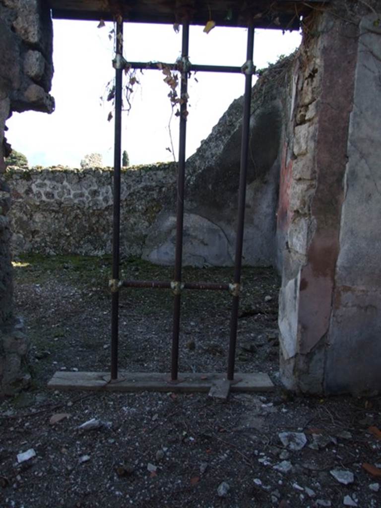 V.3.10 Pompeii. March 2009. Doorway to large triclinium. Looking south.