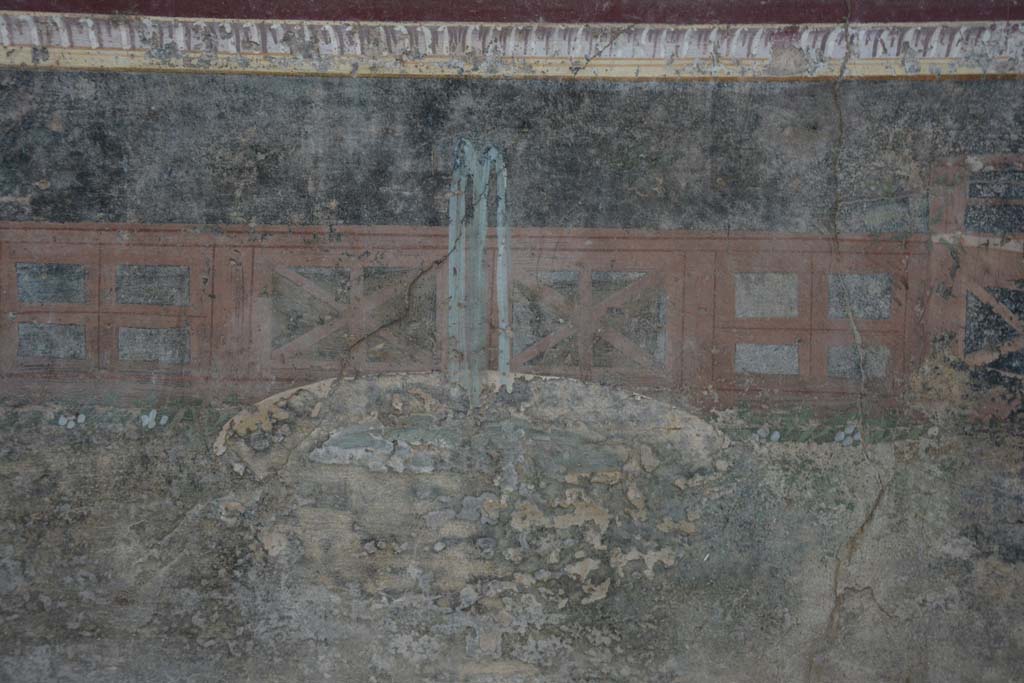 V.4.a Pompeii. March 2019. Room ‘h’, detail of fountain from centre of zoccolo on north wall. 
Foto Annette Haug, ERC Grant 681269 DÉCOR.

