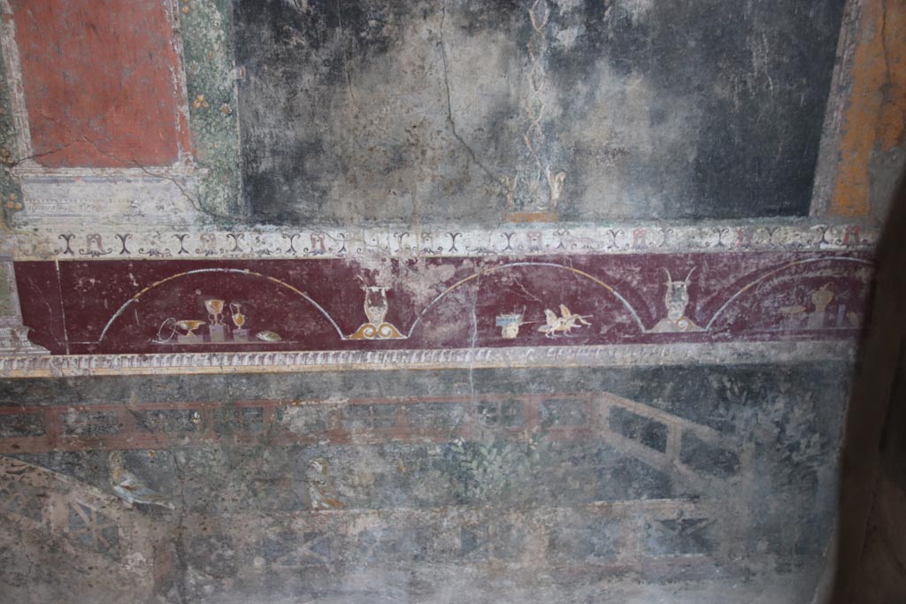 V.4.a Pompeii. October 2023. 
Room ‘h’, detail from violet predella above black zoccolo on east end of north wall in tablinum. Photo courtesy of Klaus Heese.

