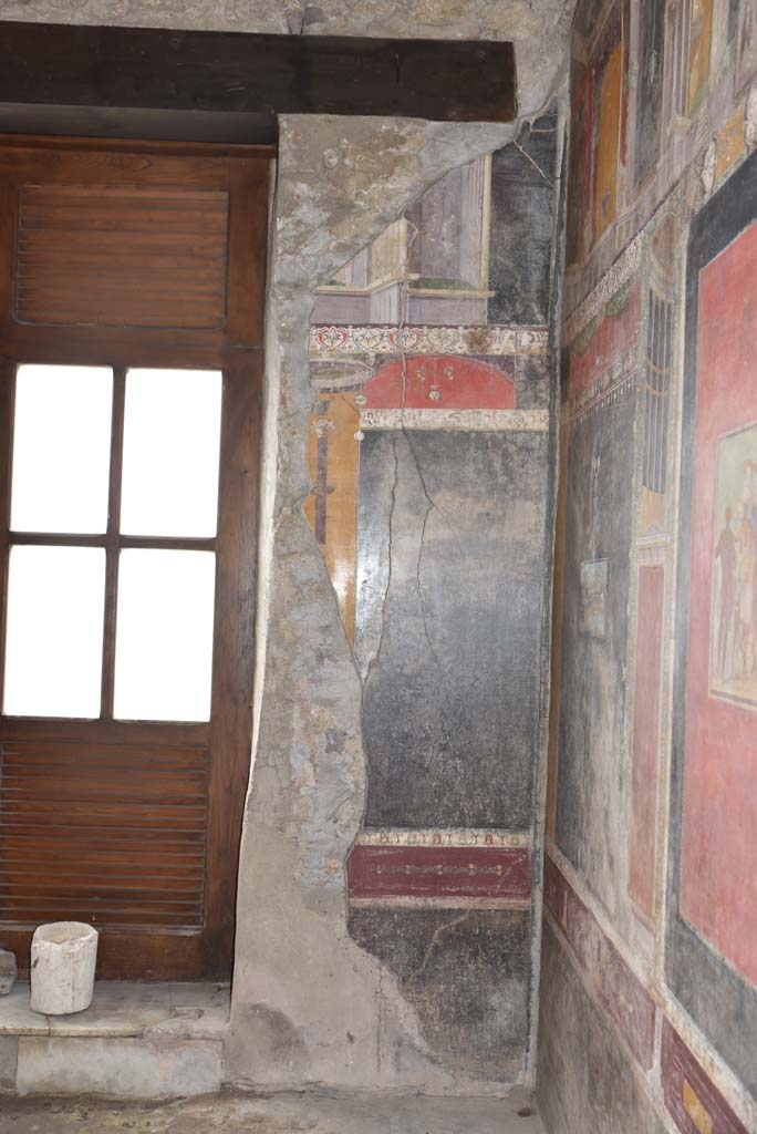 V.4.a Pompeii. March 2018. Room ‘h’, east wall at south end in south-east corner.
Foto Annette Haug, ERC Grant 681269 DÉCOR.

