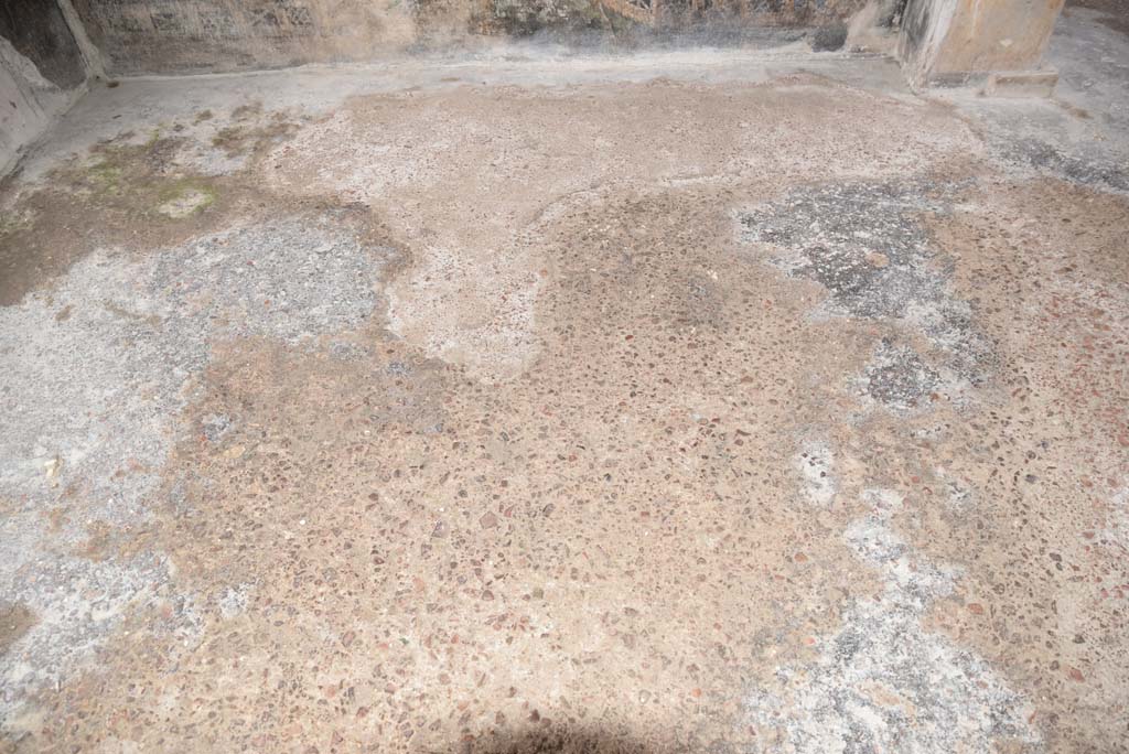 V.4.a Pompeii. March 2018. Room ‘h’, looking south across flooring in tablinum.
Foto Annette Haug, ERC Grant 681269 DÉCOR.
