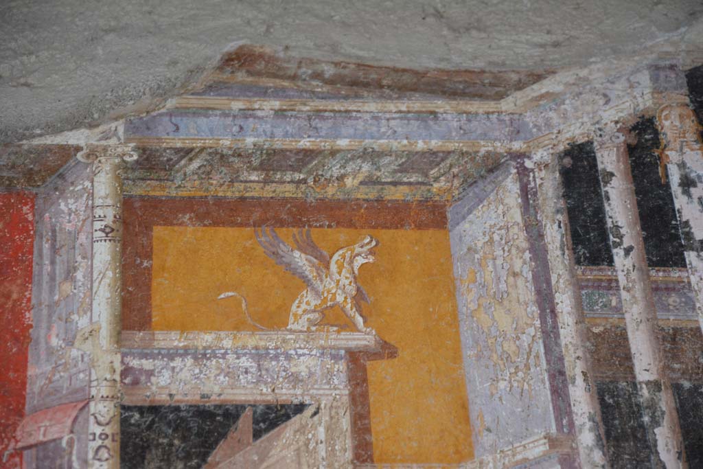 V.4.a Pompeii. March 2018. Room ‘h’, detail from upper south wall towards west side, above central panel.
Foto Annette Haug, ERC Grant 681269 DÉCOR.
