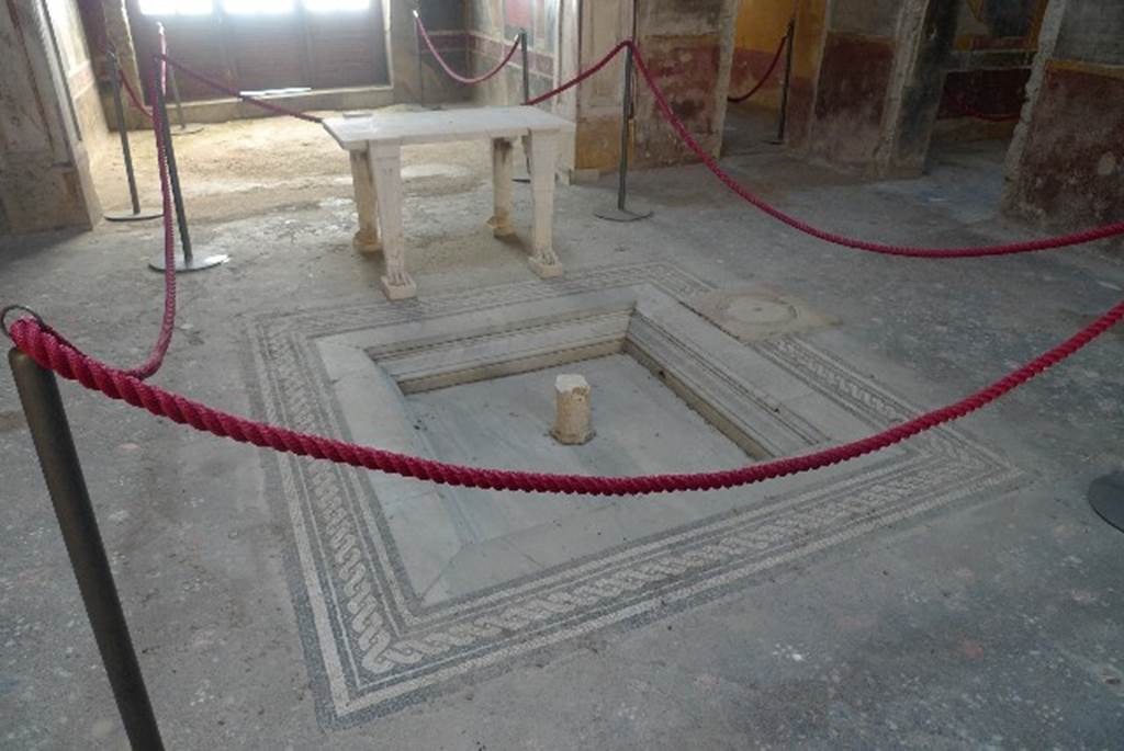 V.4.a Pompeii. July 2010. Looking east across atrium with impluvium and marble table. Photo courtesy of Michael Binns.
