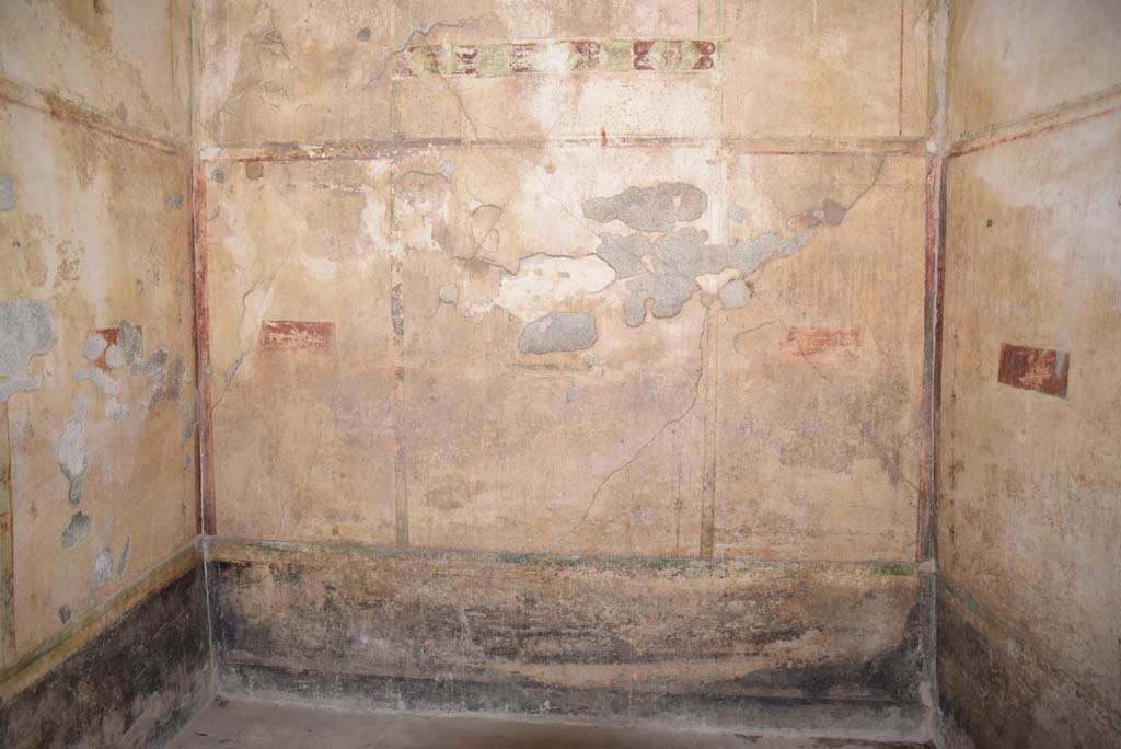 V.4.a Pompeii. March 2018. Room ‘c’, lower west wall.
Foto Annette Haug, ERC Grant 681269 DÉCOR.
