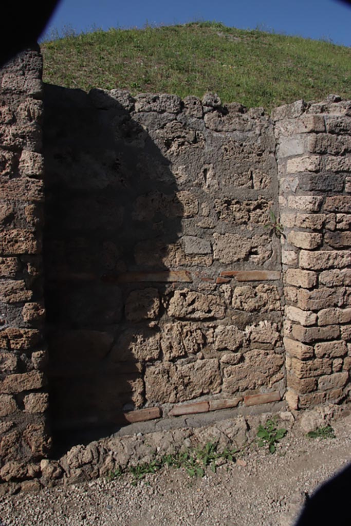 V.6 a, Pompeii. October 2023. Doorway on north side of Via delle Nozze d'Argento. Photo courtesy of Klaus Heese.