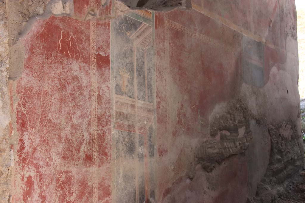 V.7.7 Pompeii. September 2021. West wall of fauces/entrance corridor. Photo courtesy of Klaus Heese.
