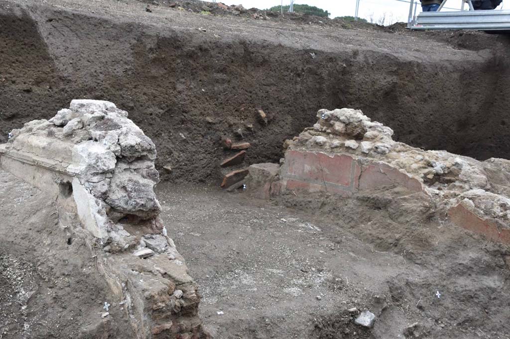 V.7.7 Pompeii. 2018. Start of excavations, uncovering the tops of walls of the fauces. Photograph © Parco Archeologico di Pompei.