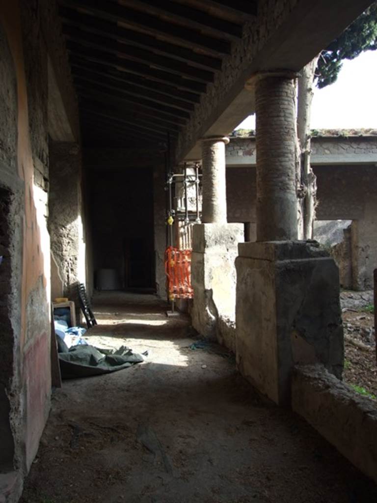 VI.1.7 House of the Vestals.  North side of room 13, the peristyle.