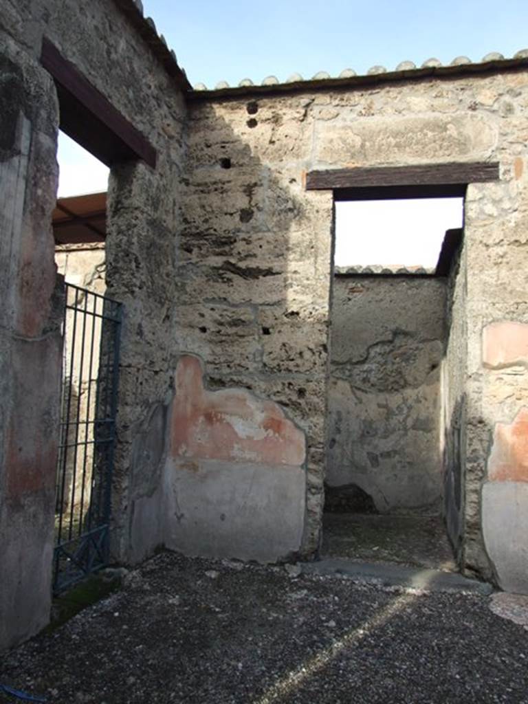 VI.1.10 Pompeii.  December 2007. Doorway to room 2, cubiculum on north side of atrium.