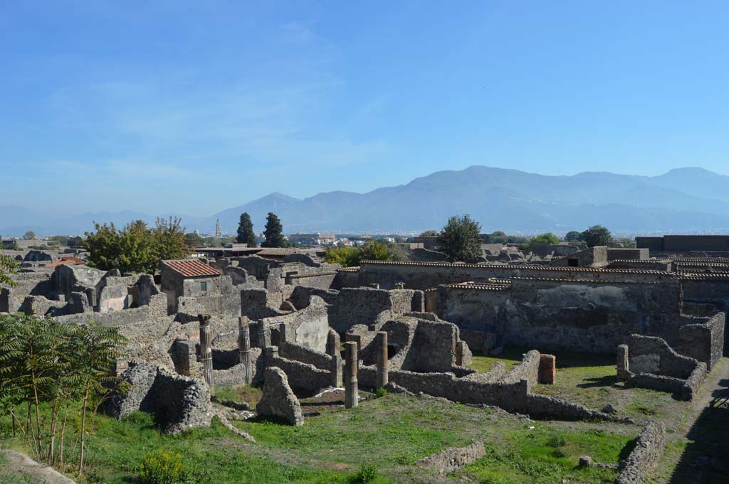 VI.2.18/19 Pompeii, lower left. October 2017. Looking south-east across insula, from city walls. 
Foto Taylor Lauritsen, ERC Grant 681269 DÉCOR.
