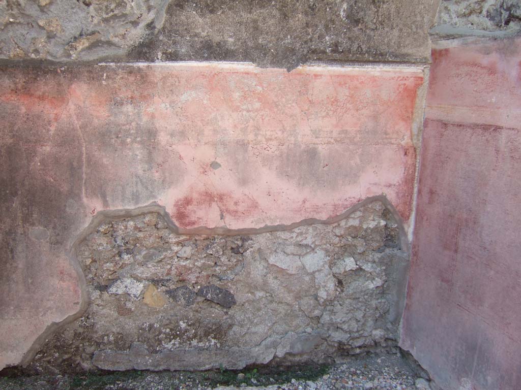 VI.2.22 Pompeii. September 2005. Painted wall decoration on west wall of cubiculum, in north-west corner of atrium.