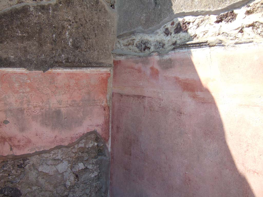 VI.2.22 Pompeii. September 2005. Painted wall decoration on north wall of cubiculum, in north-west corner of atrium.