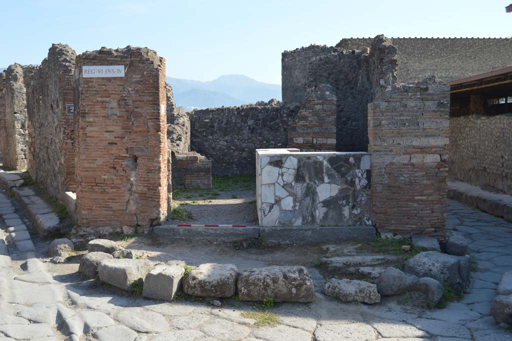 VI.4.1 Pompeii. October 2017. Looking south to entrance doorway.
Foto Taylor Lauritsen, ERC Grant 681269 DCOR.
