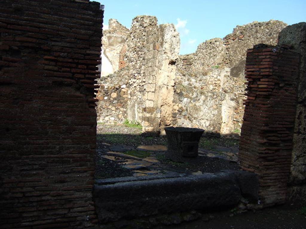 VI.5.15 Pompeii. December 2005. Entrance doorway on Vicolo di Mercurio.