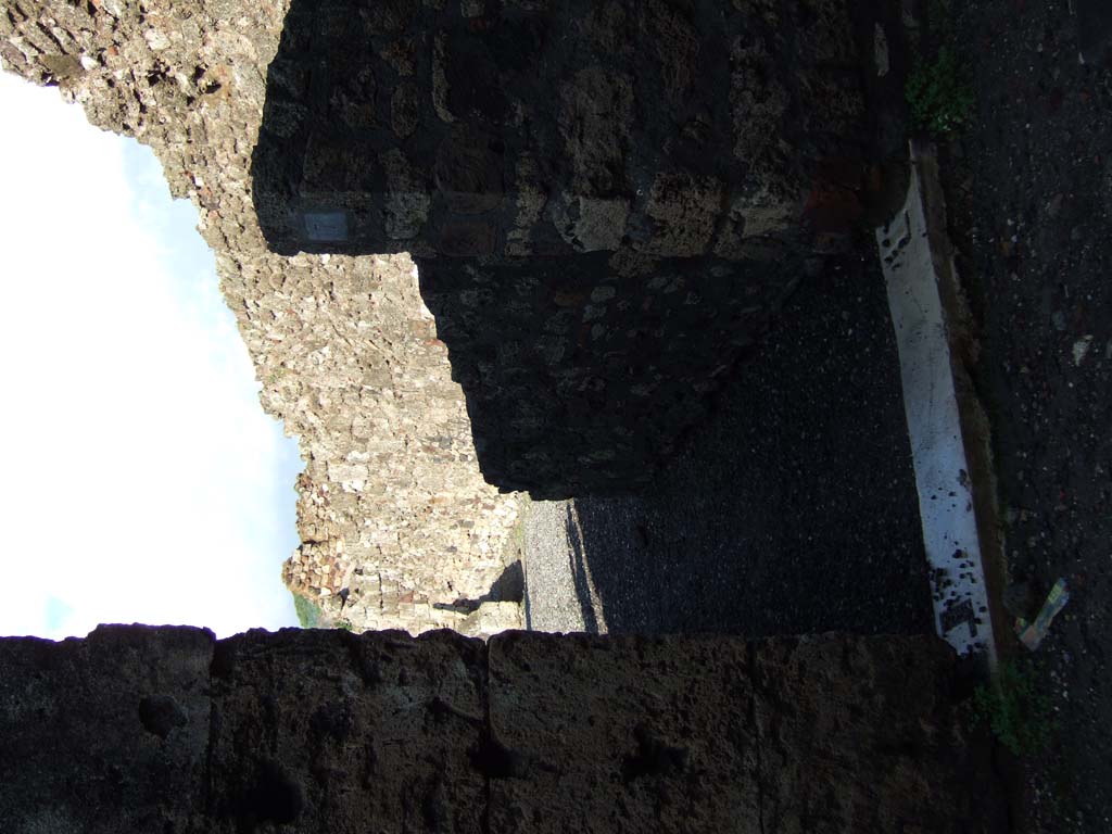 VI.7.7 Pompeii.  December 2005.  Entrance