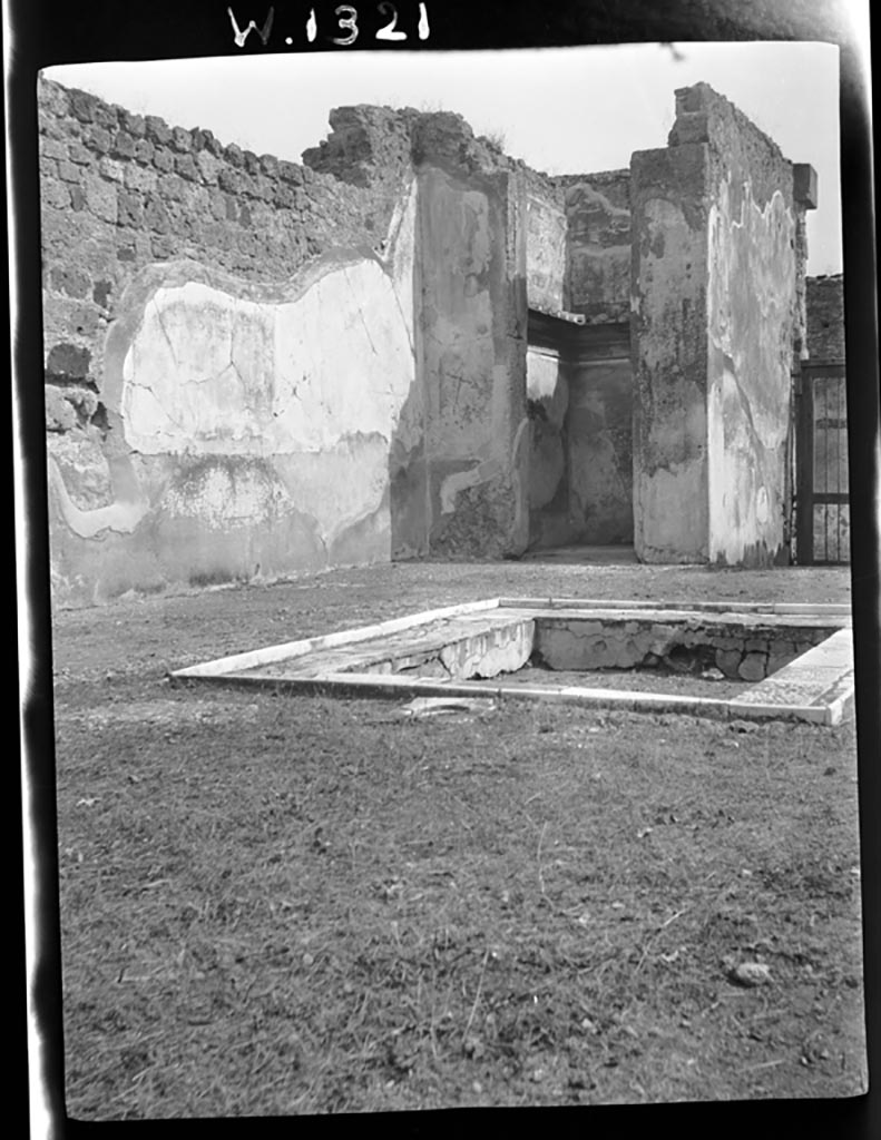VI.7.18 Pompeii. W.1321. Looking north-east across atrium towards doorway to room on north side of doorway.
Photo by Tatiana Warscher. Photo © Deutsches Archäologisches Institut, Abteilung Rom, Arkiv. 
