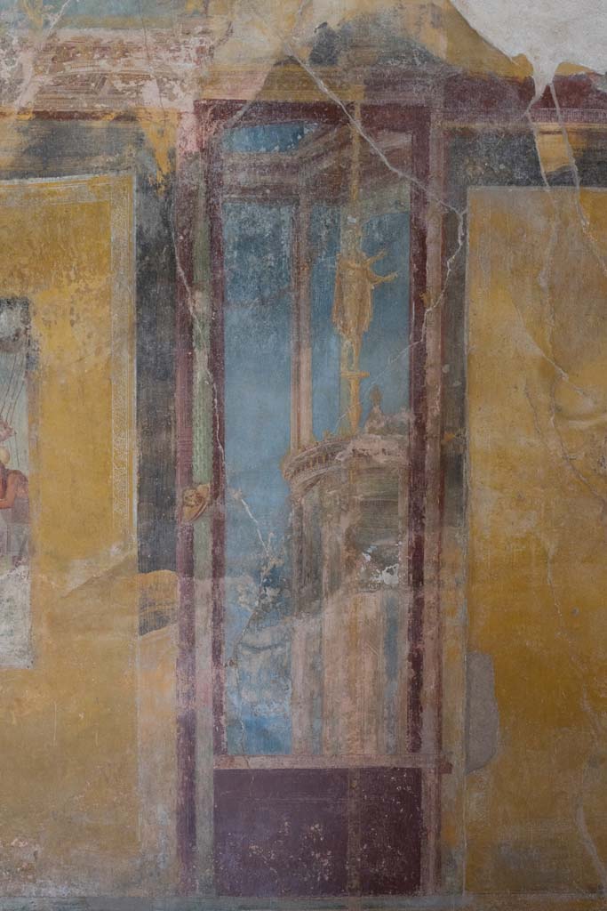 VI.8.3/5 Pompeii. April 2022. 
Room 12, detail of architectural panel from south side of central painting on east wall.
Photo courtesy of Johannes Eber.
