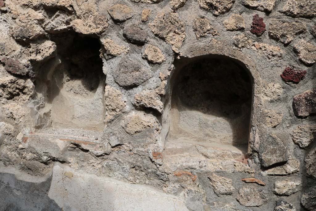 VI.8.14, Pompeii. December 2018. Two niches in north wall. Photo courtesy of Aude Durand.