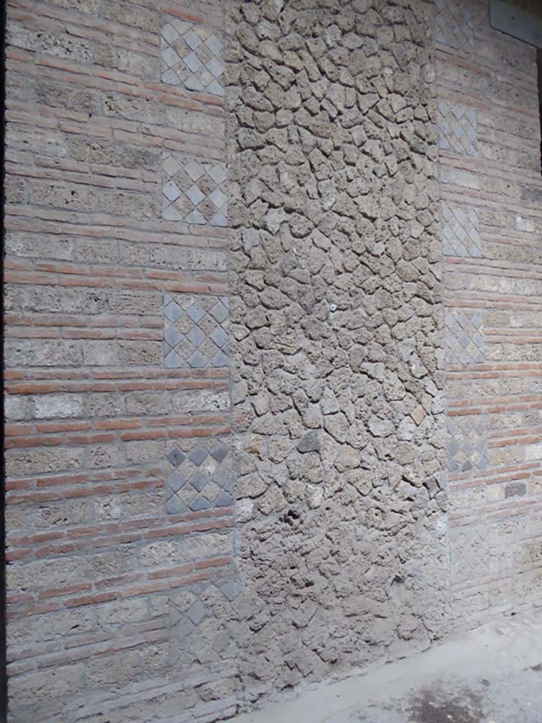 VI.8.23 Pompeii. September 2017. Detail of north wall of atrium.
Foto Annette Haug, ERC Grant 681269 DÉCOR.
