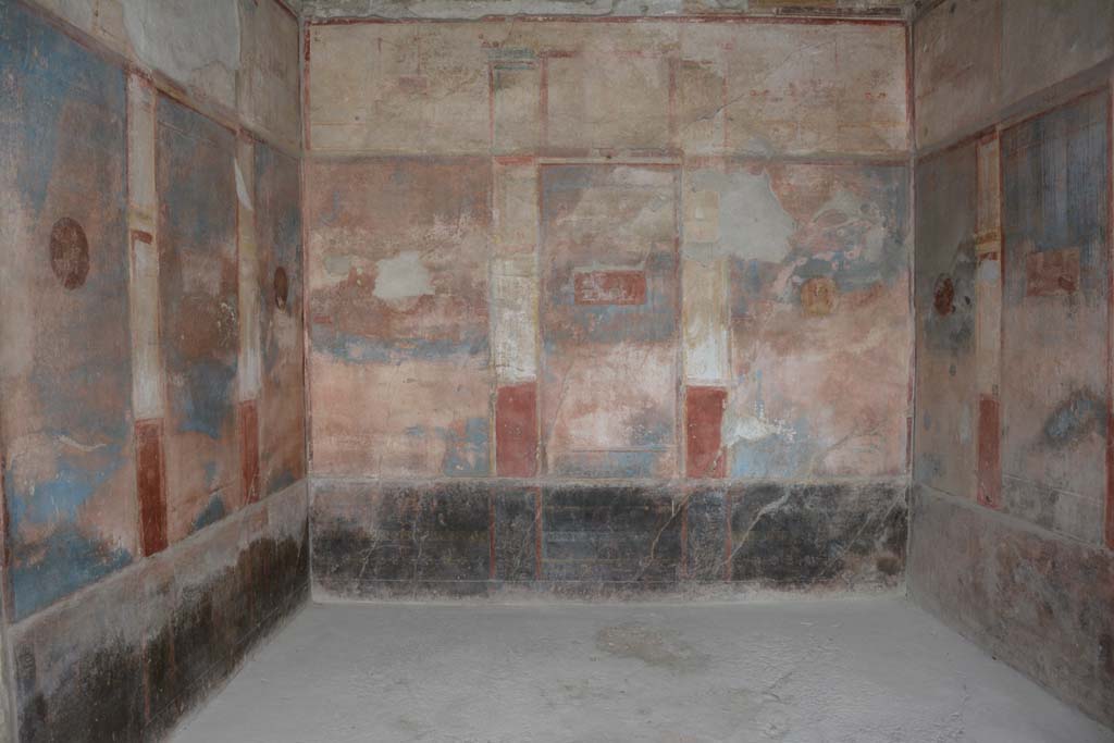 VI.8.24 Pompeii. September 2019. Looking west into tablinum on west side of atrium.
Foto Annette Haug, ERC Grant 681269 DÉCOR.

