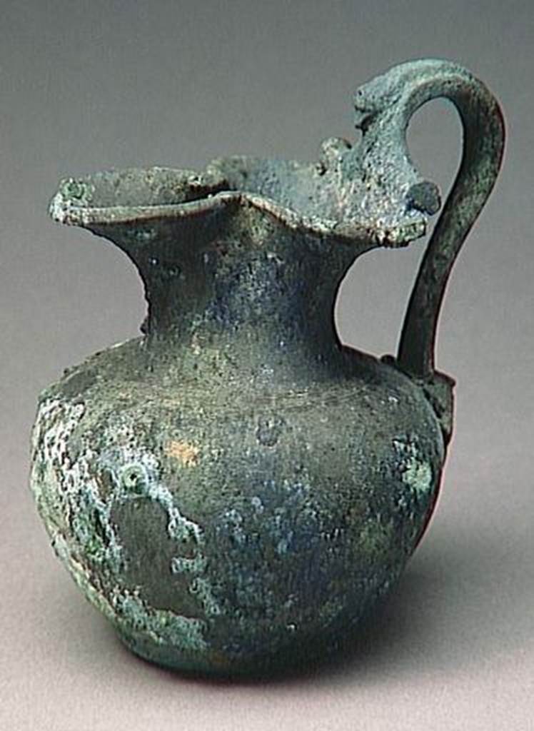VI.9.1 Bronze jug.  Height 0.153m.  OA 1152 Cruche  embouchure Trilobe, muse Cond, photo RMN  R.G. Ojeda
