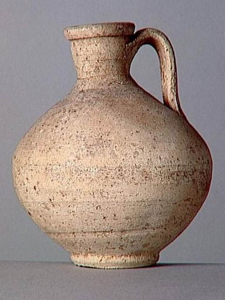 VI.9.1 Clay jug.   OA 1847 Cruche, muse Cond, photo RMN  R.G. Ojeda