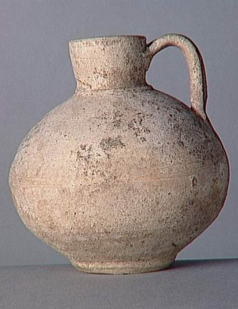VI.9.1 Clay jug. OA 1849 Cruche, muse Cond, photo RMN  R.G. Ojeda