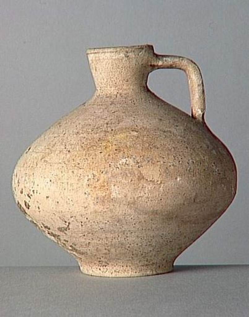 VI.9.1 Clay jug.  OA 1850 Cruche, muse Cond, photo RMN  R.G. Ojeda