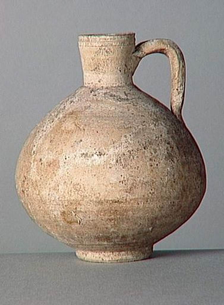 VI.9.1 Clay jug.  OA 1851 Cruche, muse Cond, photo RMN  R.G. Ojeda
