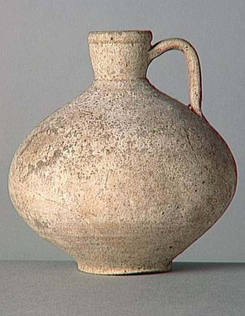 VI.9.1 Clay jug.  OA 1852 Cruche, muse Cond, photo RMN  R.G. Ojeda