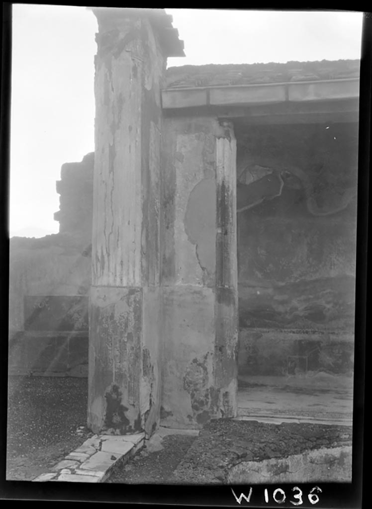 VI.9.6 Pompeii. W.1036. Room 6, looking south towards pilaster in south-east corner of peristyle.
Photo by Tatiana Warscher. Photo © Deutsches Archäologisches Institut, Abteilung Rom, Arkiv. 
