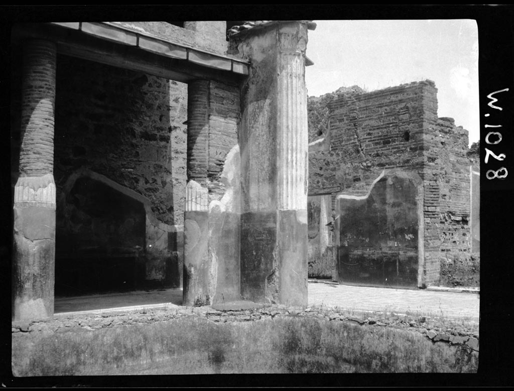 VI.9.6 Pompeii. W.1028. Room 6, looking towards north-east corner of peristyle, and rear of pilaster.
On the right, in the east wall, the small doorway to room 17, the pseudo-peristyle and large doorway to room 22, can be seen.
Photo by Tatiana Warscher. Photo © Deutsches Archäologisches Institut, Abteilung Rom, Arkiv. 
