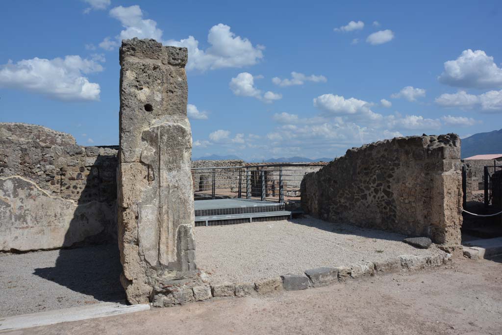 VI.10.7 Pompeii. September 2019. Looking east towards tablinum.
Foto Annette Haug, ERC Grant 681269 DÉCOR.
