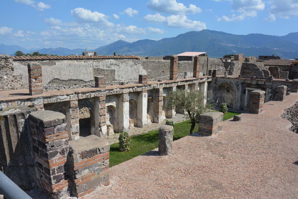VI.10.7 Pompeii. September 2019. Looking south-east from upper portico level.
Foto Annette Haug, ERC Grant 681269 DÉCOR.
