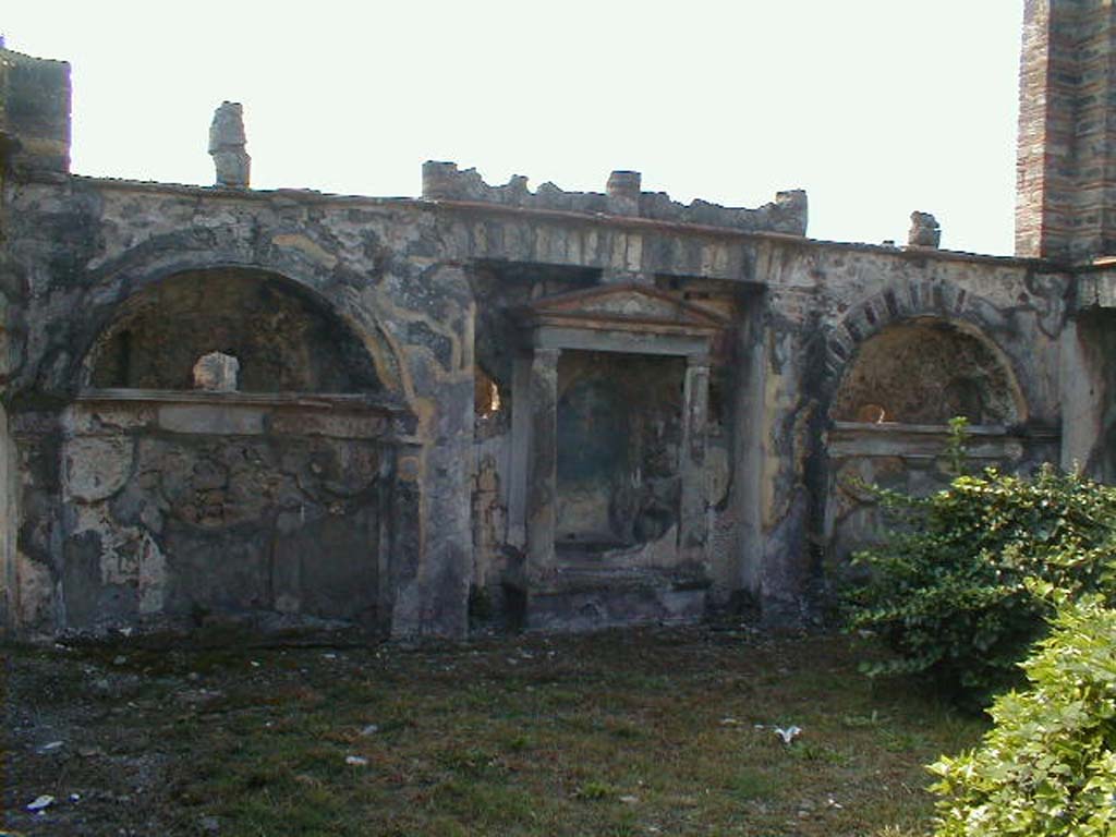 VI.10.7 Pompeii. September 2004. Room 15, south side of garden area.  
