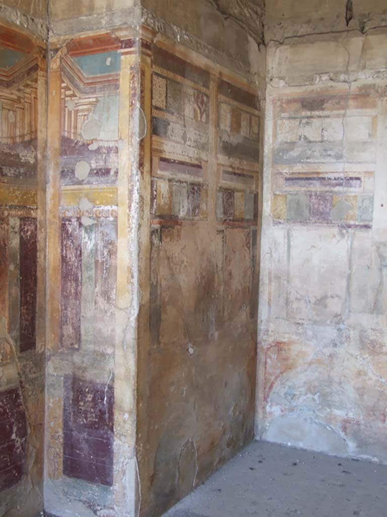VI.11.10 Pompeii. December 2007. Room 46, north-west corner of bedroom and alcove.
See Schefold, K., 1962. Vergessenes Pompeji. Bern: Francke. (plate 22, and details from paintings on west wall of alcove in plate 23).
