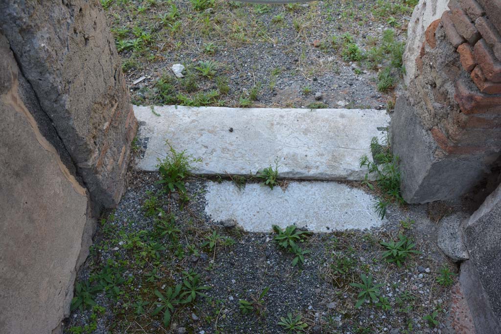 VI.11.10 Pompeii. October 2017. 
Room 48, looking west towards doorway threshold at west end of corridor into atrium 3 of VI.11.9.
Foto Annette Haug, ERC Grant 681269 DCOR

