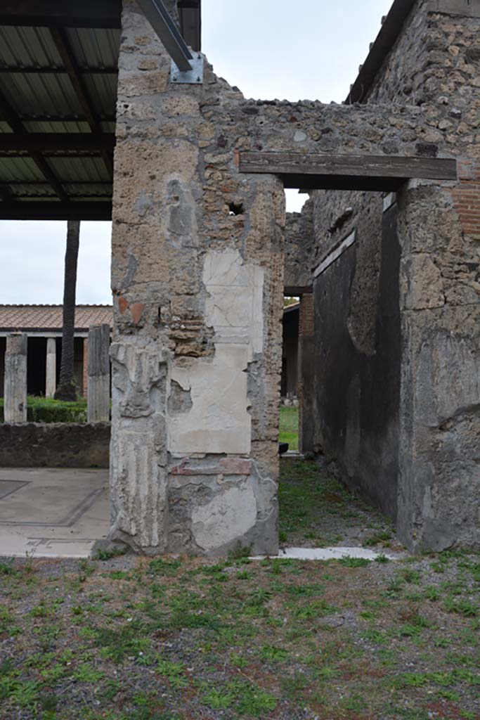 VI.11.10 Pompeii. October 2017. 
North side of atrium 27, with tablinum, on left, and doorway to corridor 34, on right.
Foto Annette Haug, ERC Grant 681269 DCOR
