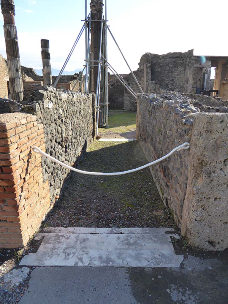 VI.12.5 Pompeii. 4th January 2017. Corridor 16, looking south.
Foto Annette Haug, ERC Grant 681269 DÉCOR.
