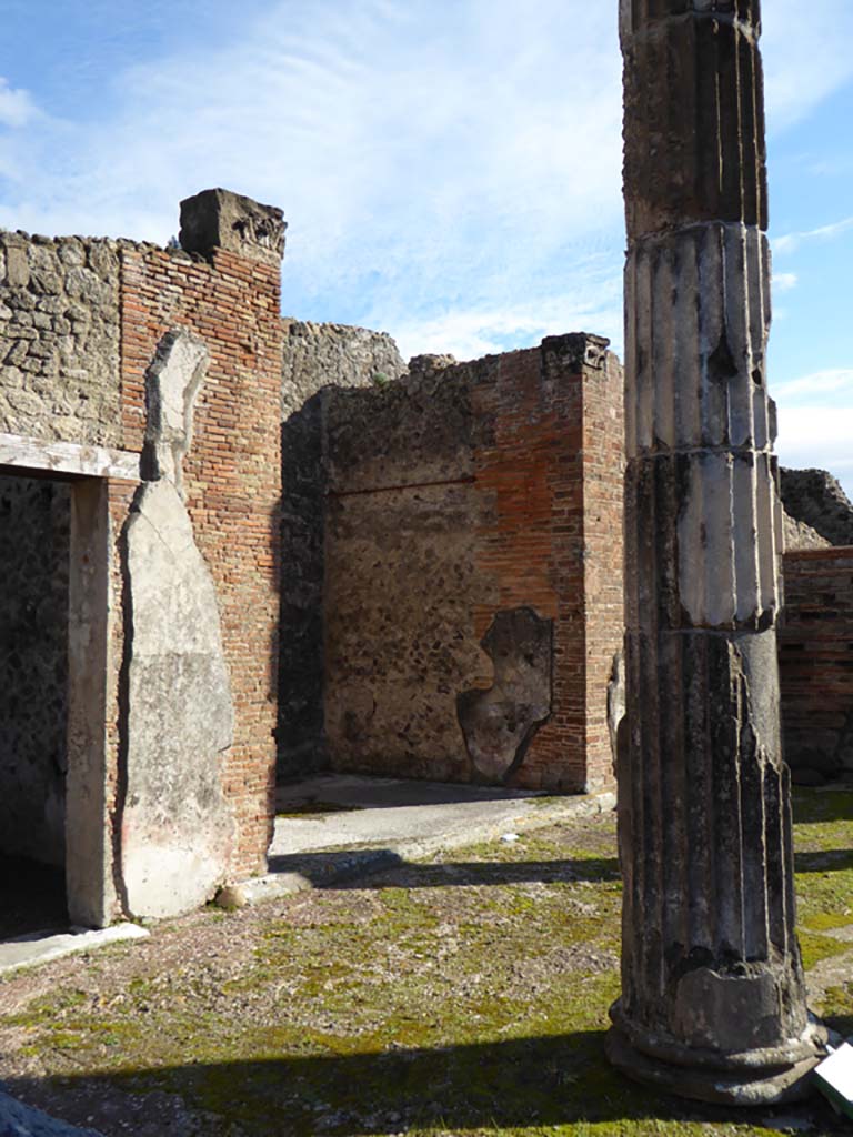 VI.12.5 Pompeii. 4th January 2017. Room 14, east ala. Looking south-east from atrium 7.
Foto Annette Haug, ERC Grant 681269 DÉCOR.
