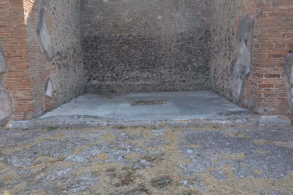 VI.12.5 Pompeii. 14th July 2017. Room 14, looking towards flooring in east ala, across flooring of secondary atrium 7.   
Foto Annette Haug, ERC Grant 681269 DÉCOR.
