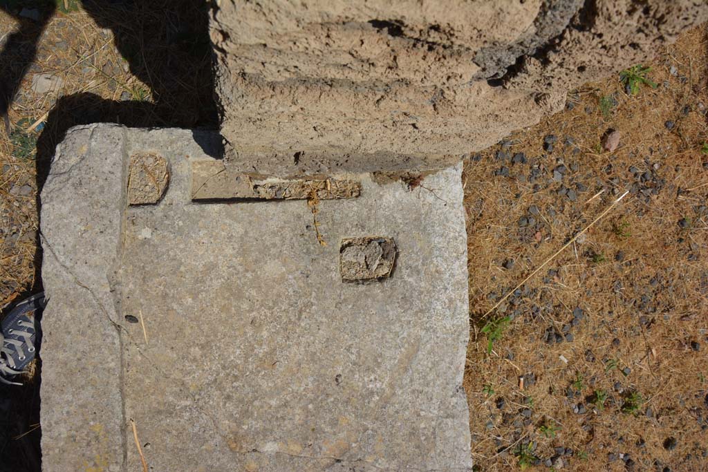 VI.12.5 Pompeii. 14th July 2017. Detail of north end of threshold/sill of doorway to stairs, with entrance corridor/fauces, on right.
Foto Annette Haug, ERC Grant 681269 DÉCOR.
