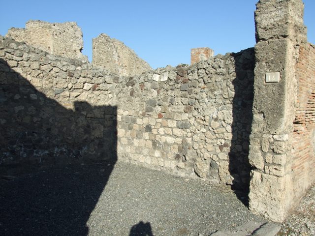 VI.14.14.  East wall of shop.