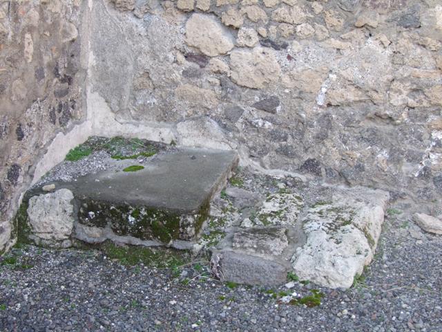 VI.14.14.  East wall of shop.
