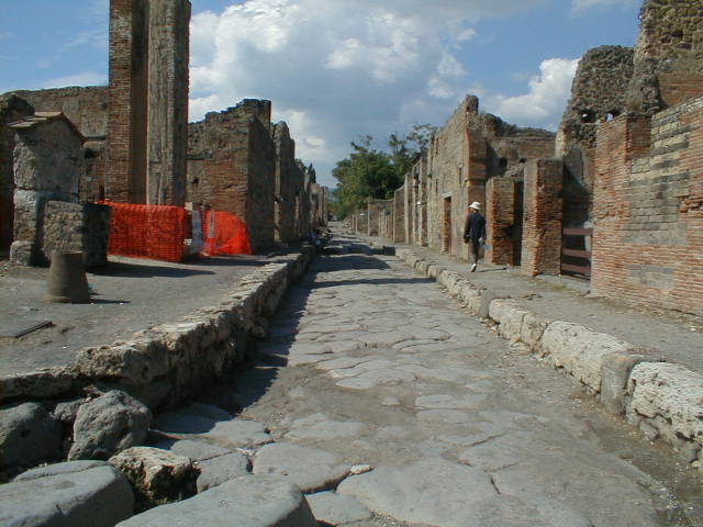 Fountain outside VI.14.17