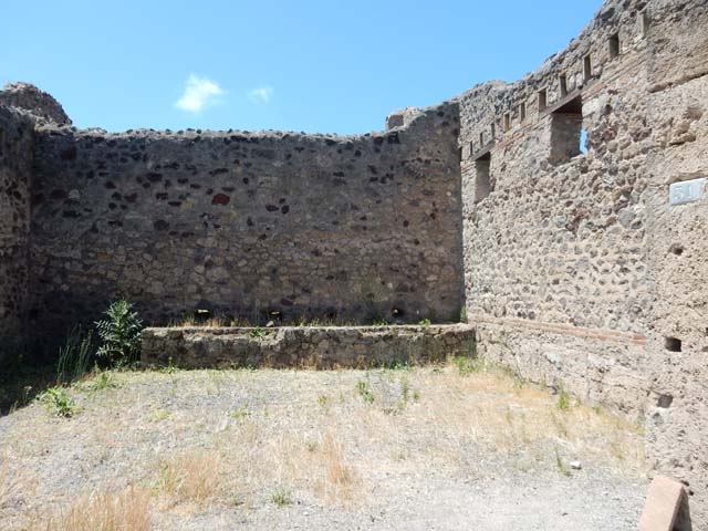 VI.14.31 Pompeii. December 2005. North wall.